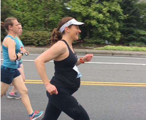 pregnant woman running marathon